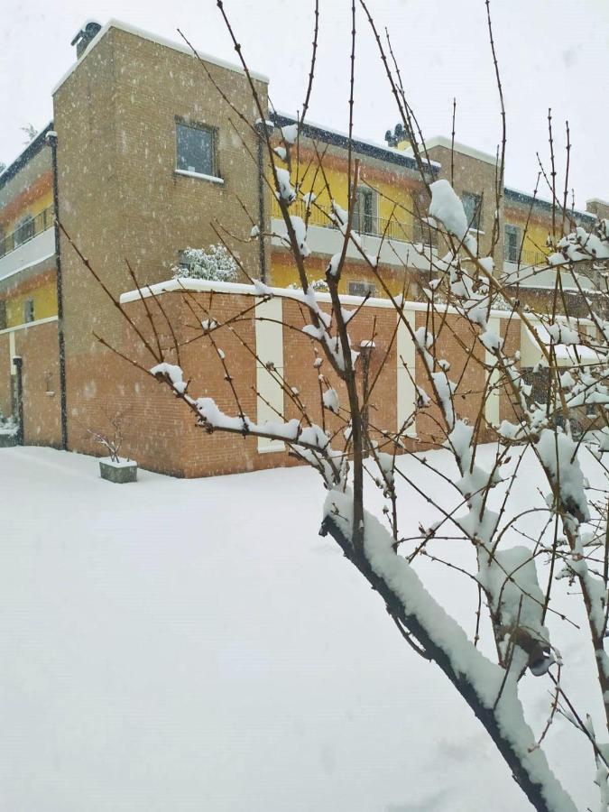 Appartamenti Alle 5 Torri Мецоломбардо Екстериор снимка